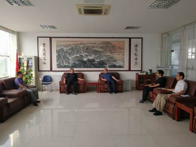 区领导慰问山东宏康机床董事长康凤明20190928.jpg 区领导慰问山东宏康机床董事长康凤明20190928.jpg