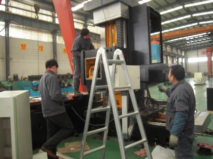 山东宏康机床安装调试现场.jpg 山东宏康机床安装调试现场.jpg